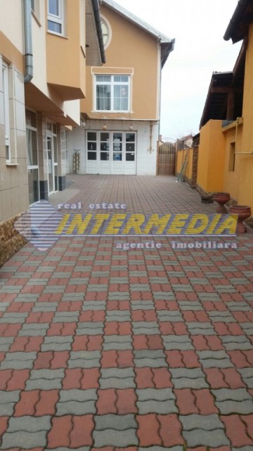 vila-de-vanzare-in-centru-6-camere-3-garaje-2